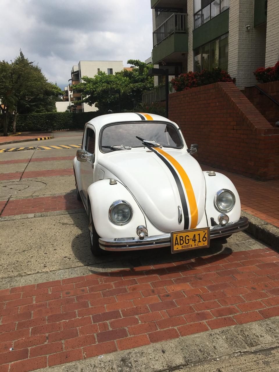 VW Escarabajo — frente bajo ángulo