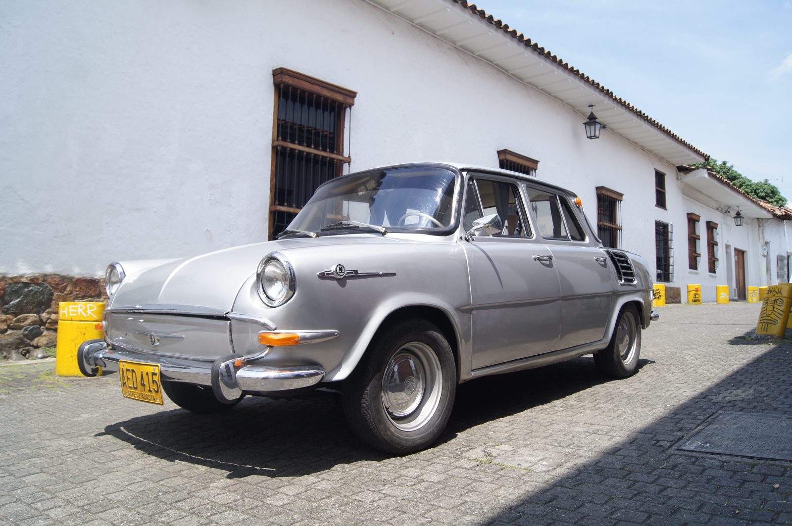 Škoda 1200 — vista frontal 3/4
